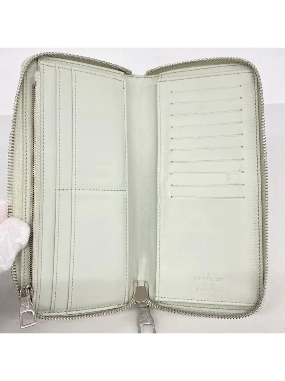 Louis Vuitton Wallet Taurillon Zippy Vertical Mineral Gray